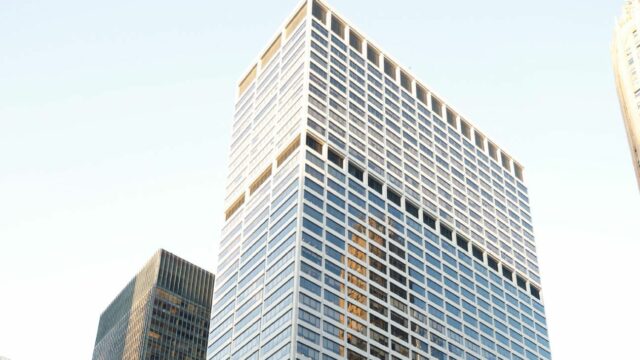 5 zabitých po streľbe na budovu HQ NFL NYC; Strelný prach mŕtvy

