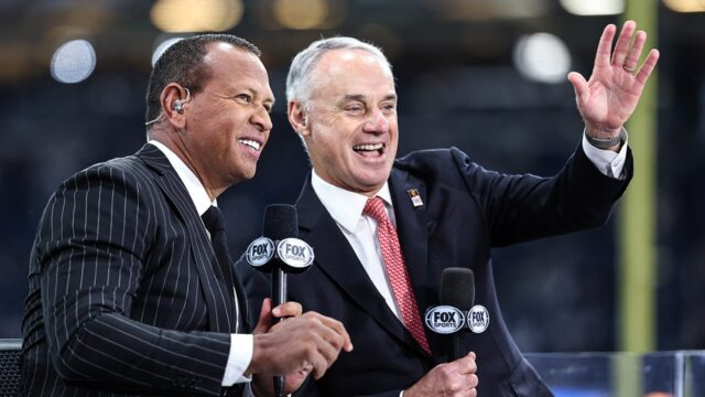 A-Rod hovorí, že Manfred 'zachránený' hangball 'patrí', počuje 'v sieni slávy


