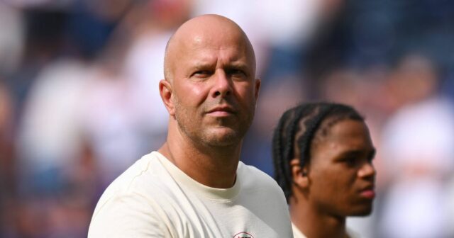 Actualités de transfert de Liverpool: le plan d'Arne Slot clairement après l'arrivée de Hugo Ekitike au milieu du problème de Marc Guehi
