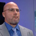 Adam Pearce oznamuje, že dve hviezdy WWE sa konečne stretávajú po 429 dňoch pre titulný zápas