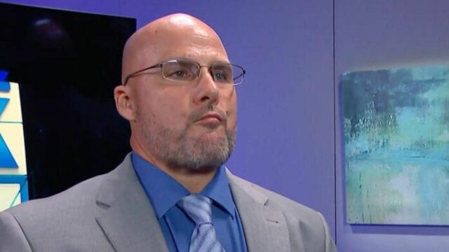Adam Pearce oznamuje, že dve hviezdy WWE sa konečne stretávajú po 429 dňoch pre titulný zápas

