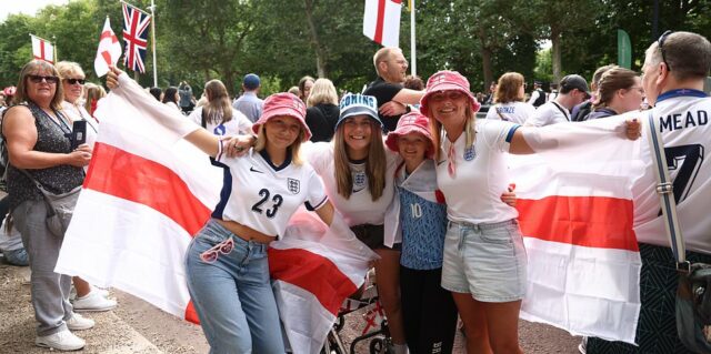 Ako sa očakávalo, že sa umiestnia tisíce ulíc, Lions na oslavu londýnskeho víťazstva s obradom London Victory Pass: Live aktualizácie

