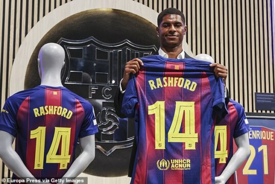 Alan Shearer tvrdil, že Marcus Rashford mal príležitosť oživiť svoju kariéru v Barcelone