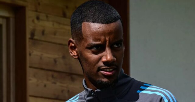 Alexander Isak `` Réponse '' à l'approche de Liverpool comme Newcastle pour prendre une décision
