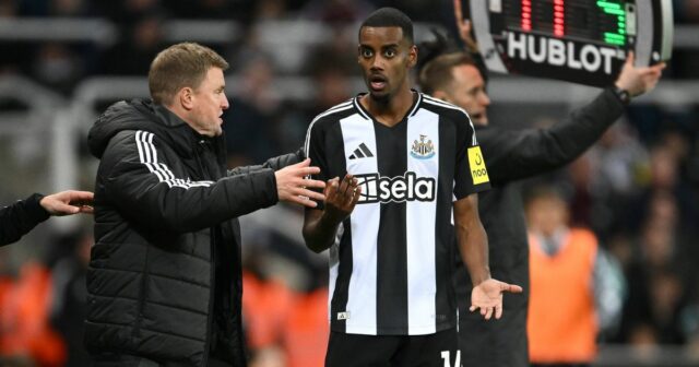 Alexander Isak embarque l'avion en Extrême-Orient après les rumeurs de Liverpool alors qu'Eddie Howe s'exprime
