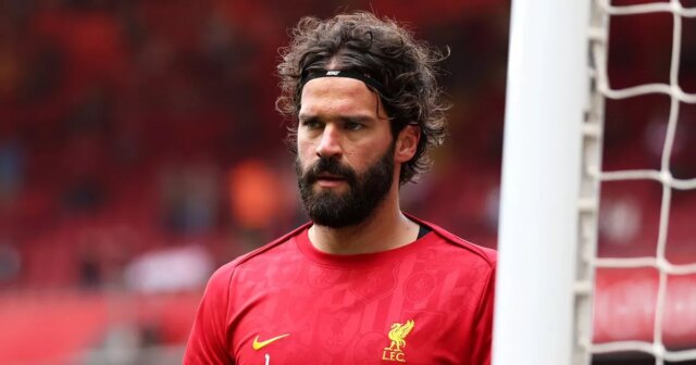 Alisson quitte le camp de Liverpool en tant que gardien de but maintenant troisième star pour quitter l'entraînement pré-saison
