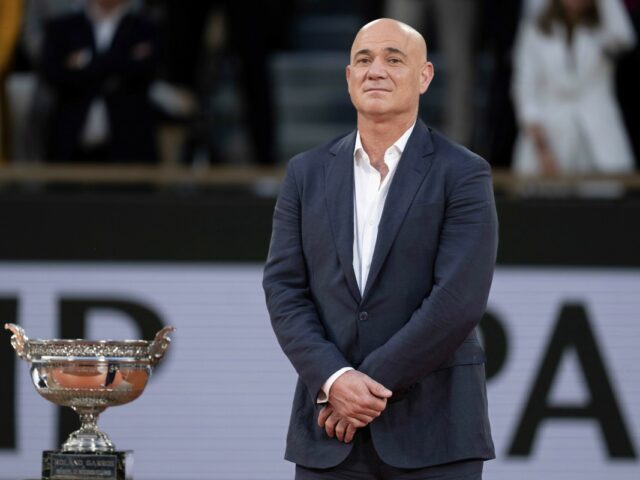 Andre Agassi ukradol prehliadku počas času Carlosa Alcaraza v porovnaní s semifinále Taylor Fritz Wimbledon

