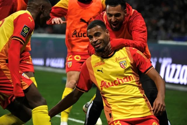 Andy Dieouf uprednostňuje Palazzo del Cristallo, napriek dohode Burnley

