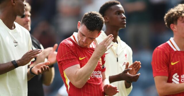 Andy Robertson pleure comme un hommage émotionnel à Diogo Jota par les fans déplace les joueurs de Liverpool

