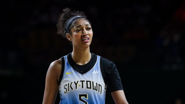 Angel Reese je schránka rúk trénera, zatiaľ čo stráca Chicago Sky

