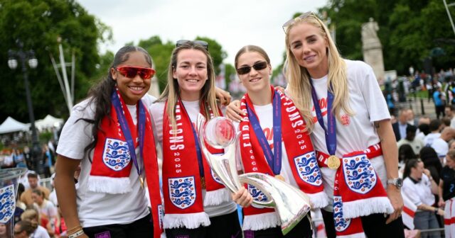 Angleterre Lionesses Hero a frappé avec une amende car elle ne parvient pas à comparaître devant le tribunal après le défilé des euros
