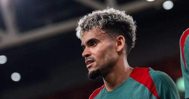 Arne Slot confirme que Luis Diaz a raté la défaite de l'AC Milan en raison de la spéculation de transfert

