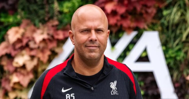 Arne Slot montre de vrais sentiments comme une étoile liée au transfert coupée de la tournée de pré-saison de Liverpool
