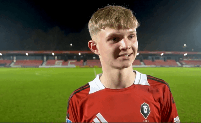 Zdá sa, že Arsenal vyhral preteky, aby podpísal Wright zo Salfordu