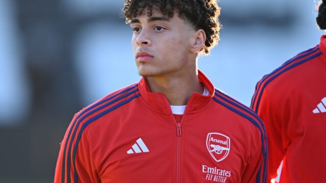 Washington podpísal bodkovanú líniu v Arsenale po magickej forme s Chelsea