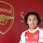 Cam'ron Ismail Signature jeho profesionálna dohoda s Arsenalom (fotografia prostredníctvom Arsenal Academy na Instagrame)