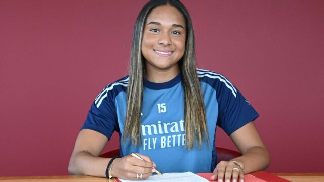 Arsenal podpíše Liverpool's Olivia Smith do prenosu svetového rekordu

