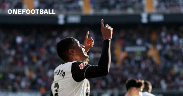 Arsenal znak vysoko oceňovaného obrancu Cristthian Mosquera z Valencie

