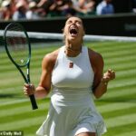 Aryna Sabalenka sa vrátila k Laure Siegemundovej, aby dosiahla semifinále Wimbledon