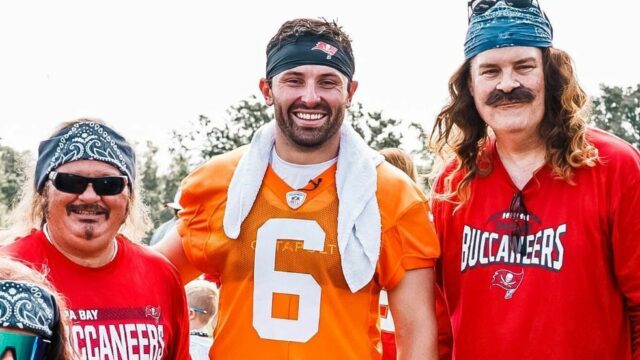 Baker Mayfield Sudca Buccaneers 'Gus Swayze' Competition podobný vzhľadu

