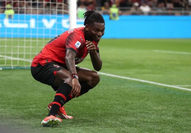 Barcelona spĺňa cenu požadovanú za hviezdu AC Milan Rafael Leão

