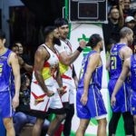 June Fajardo a Moa Tuaaa v zápase 3 finále filipínskeho pohára PBA proti TNT Tropang 5G.