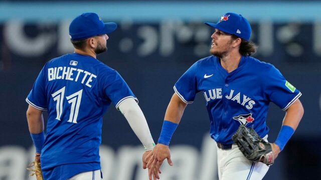 Blue Jays-Omroep zosmiešňoval Yankees-Broadcaster po zametaní 4 hier


