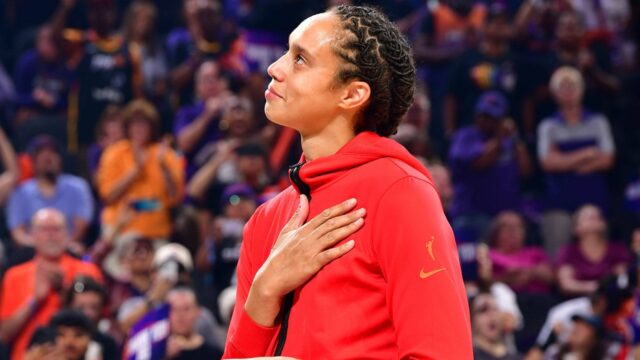 Brittney Griner vyhráva v emocionálnom homecomingu Phoenix

