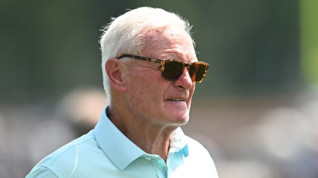Browns -Majiteľ Jimmy Haslam popiera prenasledovanie Bend Manning v roku 2026 NFL Draft

