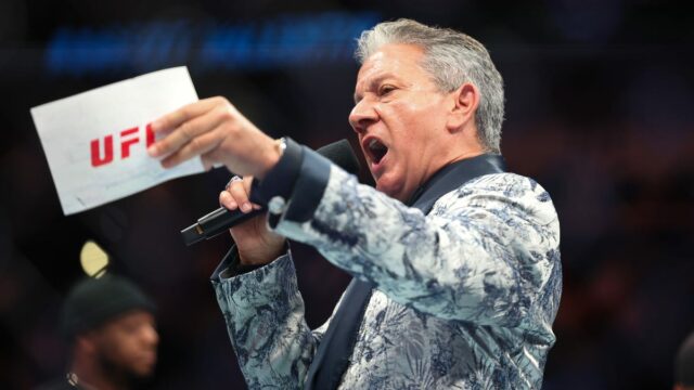 Bruce Buffer plánuje byť vyhlasovateľom na UFC 400

