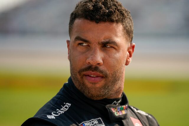 Bubba Wallace sa ospravedlňuje Spotterovi „infarktom“, keď zdieľa video, ktoré sa takmer stratilo s Christopherom Bell v Doveru  

