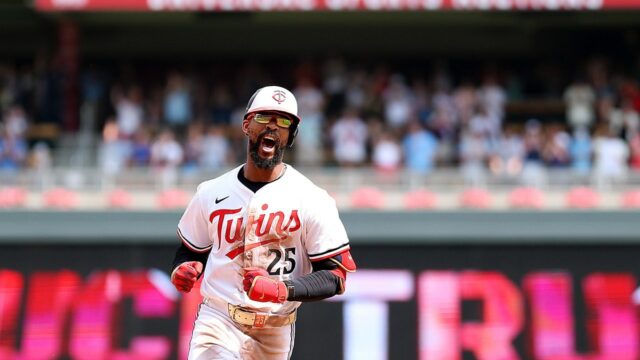 Byron Buxton z dvojčiat na cyklus zasiahol svoj vlastný deň Bobblehead Day

