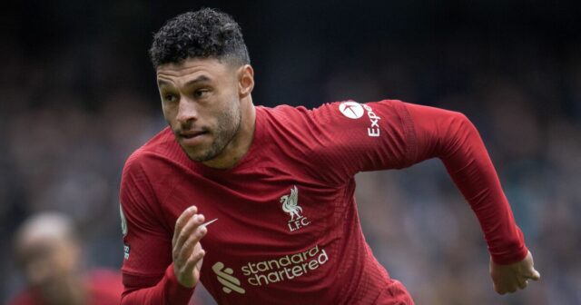 Bývalá hviezda Arsenal a Liverpool má roztrhnutú zmluvu a mohla by zapečatiť Prem Return | Futbalový šport

