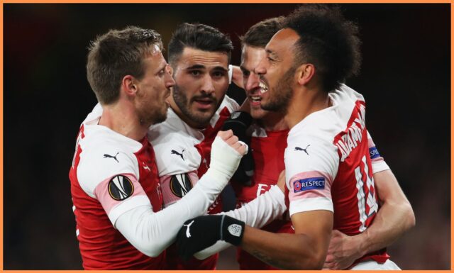 Aaron Ramsey oslavuje cieľ pre Arsenal proti Evertonu