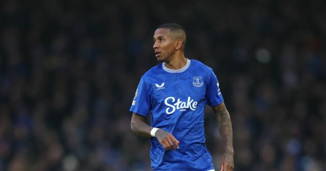 Bývalá hviezda UTD Ashley Young Shock Transfer Series sa vracia do pádu

