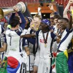 Tottenham Star Yves Bissouma (stred) priťahuje pozornosť talianskych gigantov Juventus