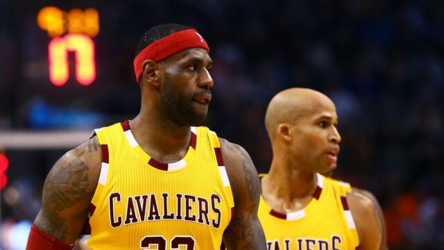 Bývalý spoluhráč LeBron James vyjadruje

