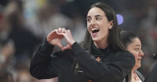 Caitlin Clark Rookie Card prináša 660 000 dolárov, nový rekord pre ženy

