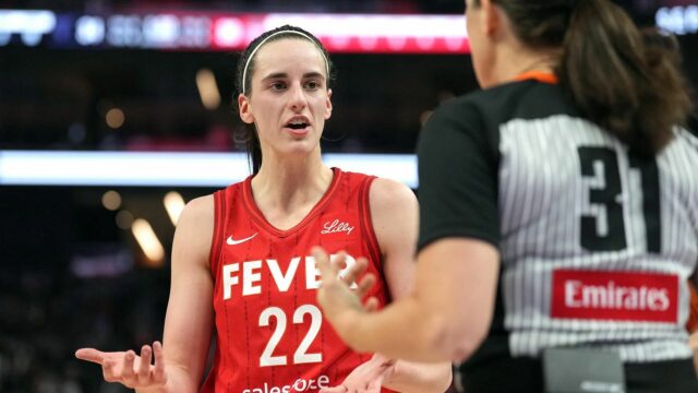 Caitlin Clark utrpí neskoro zranenia hry. (Foto: Imagn)