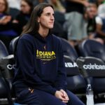 Caitlin Clark sa vracia z zranenia slabín a po neprítomnosti piatich hier hrá za horúčku Indiany.