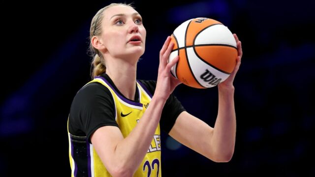 Cameron Brink sa vracia s slzou ACL na iskry -l strata esá

