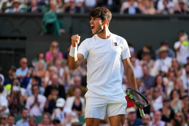 Carlos Alcaraz robí rýchlu prácu Cam Norrie vo Wimbledone, aby dosiahol semifinále

