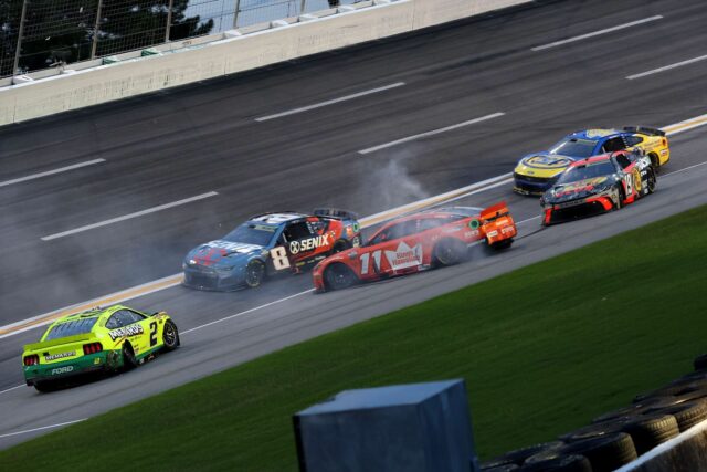 Chase Briscoe (L) a Noah Gragson, pred sériou 400 pohárov NASCAR Quaker 400 Cupu na Echo Park Speedway. Zdroj: Getty