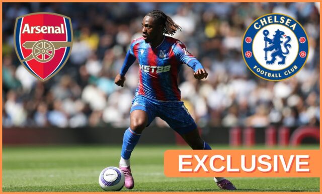 Eberechi Eze de Crystal Palace tlieskajúci fanúšikovia