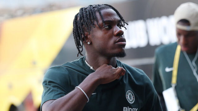 Chelsea drží Arsenal na uznesení Königs proti Noni Madeeke

