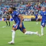 Chelsea ošetrila čerstvý prenosový úder, zatiaľ čo sa objaví výstup Christopher Nkunku