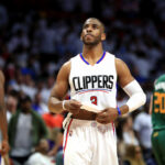 Chris Paul #3 z Los Angeles Clippers leží v druhej polovici hry Sedem z štvrťfinále západnej konferencie proti Jazz v Utahu v Centre Staples v Centre Staples 30. apríla 2017