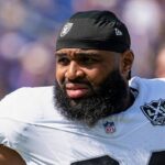 Christian Wilkins sa pokúsil pobozkať spoluhráča na hlavu skôr, ako bol vyrezaný