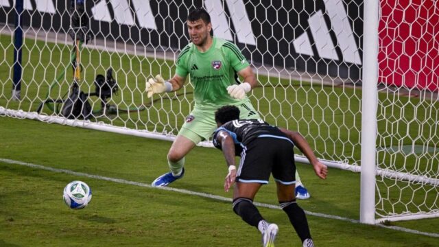 Ciele Carlosa Harveyho, Anthony Markanich, prinesie Minnesotu okolo FC Dallas

