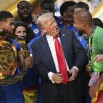 Hráči Chelsea boli vyhodení, keď Donald Trump ukradol svetlo rampy počas ich šálky